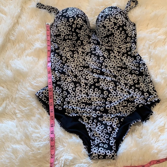 Old Navy Floral Bustier One-piece bathing suit - Picture 7 of 8